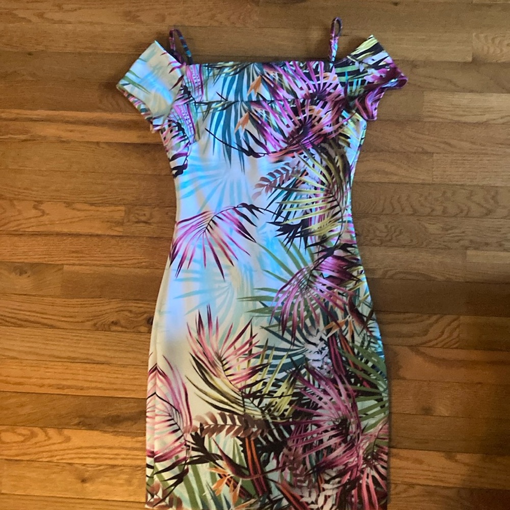 GUESS FLORAL DRESS SIZE 2